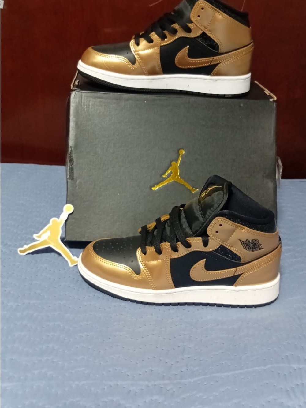 Jordan Kids Mid-Top Sneakers in Black and Gold